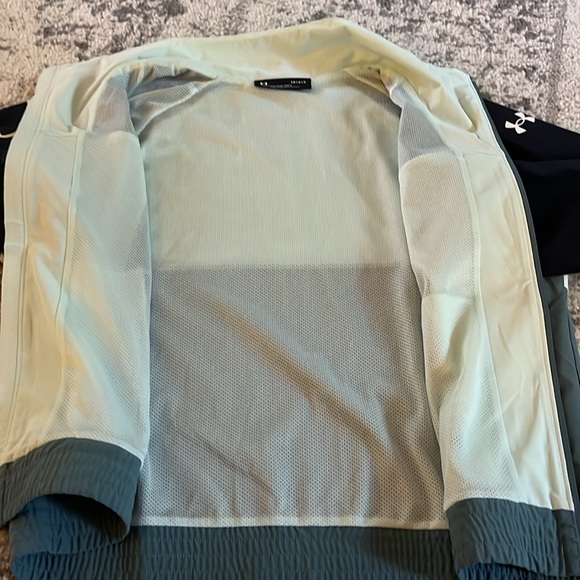 Under Armour windbreaker - Picture 10 of 11